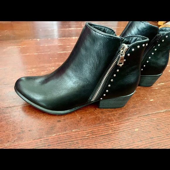 Black ankle boots - Picture 2 of 10